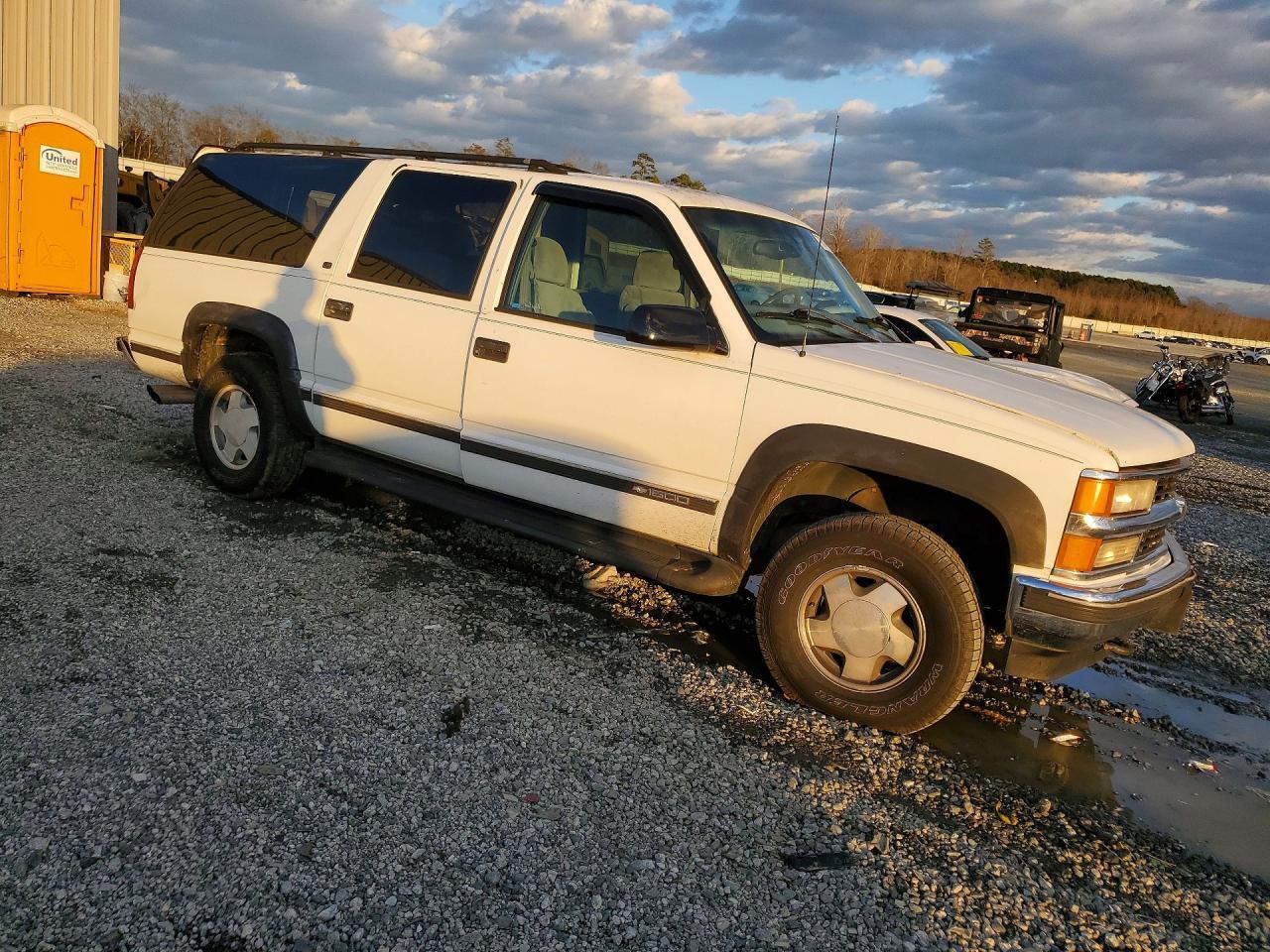 1999 Chevrolet Suburban K1500 - Image 4