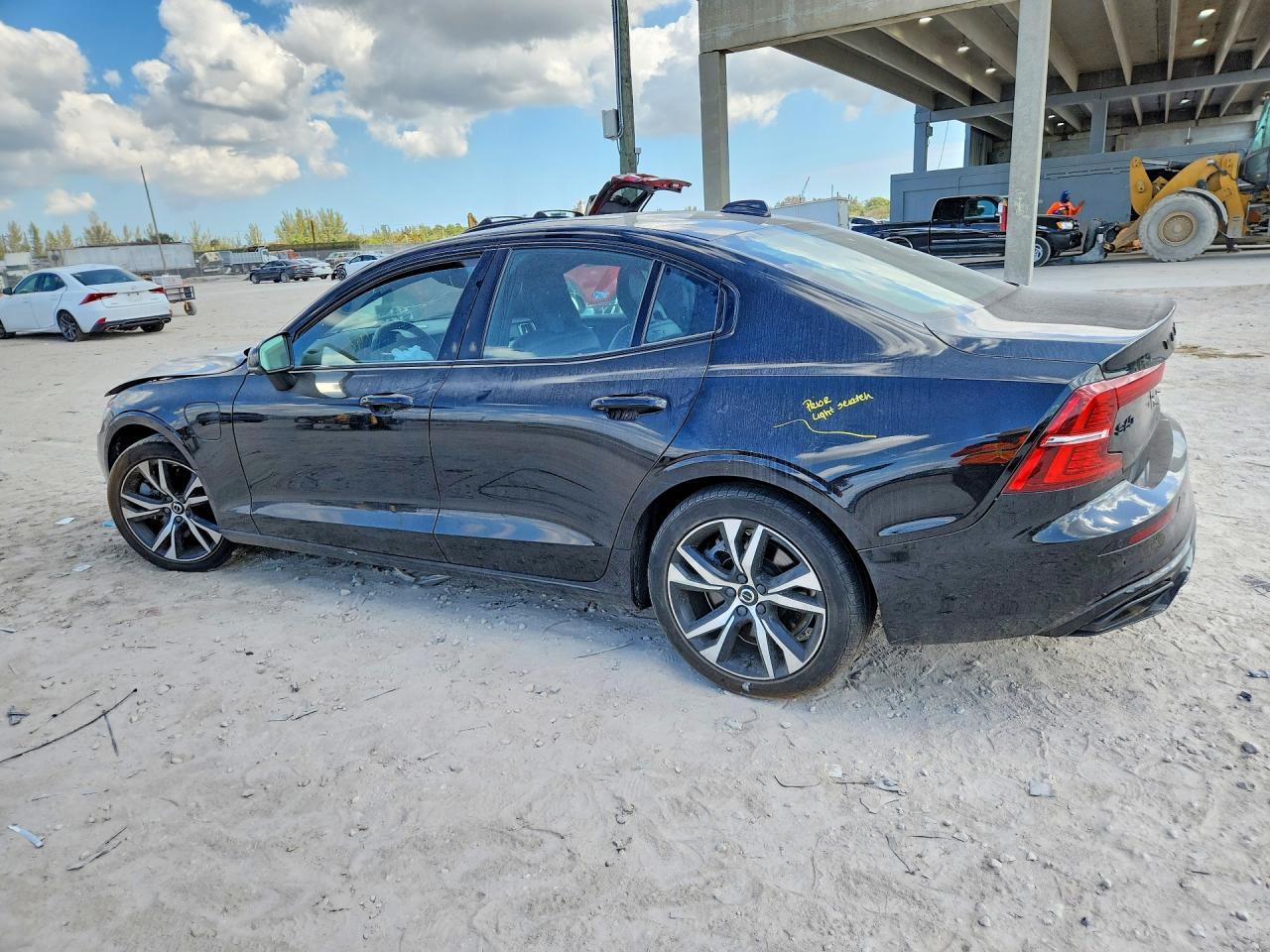 2022 Volvo S60 T8 Recharge R-Design - Image 2