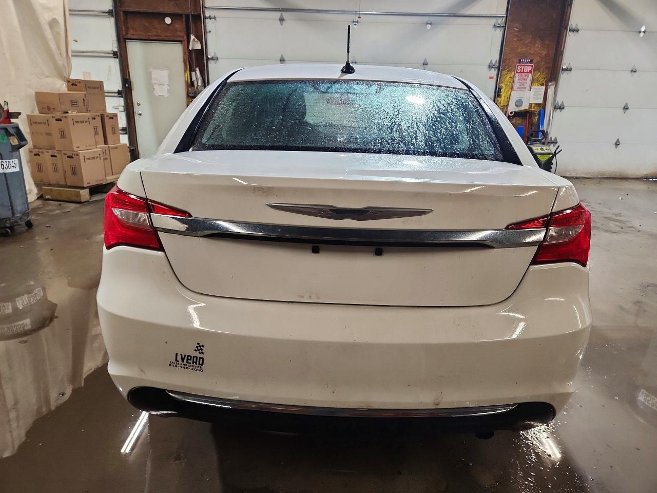 2013 Chrysler 200 Lx - Image 6