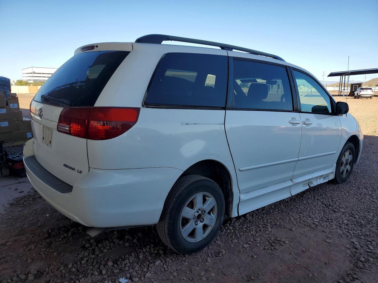 2004 Toyota Sienna Ce - Image 3