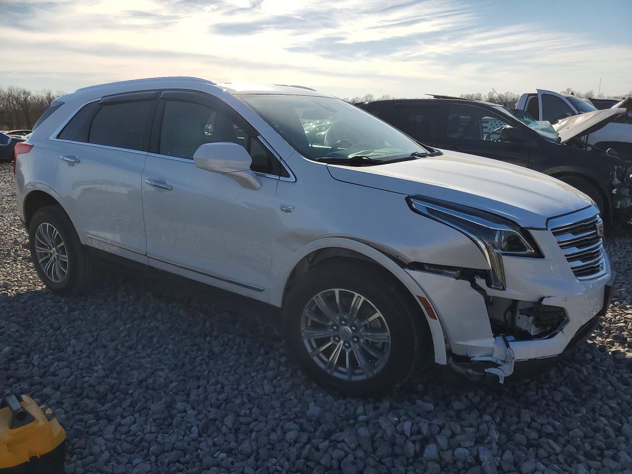 2017 Cadillac Xt5 Luxury - Image 4