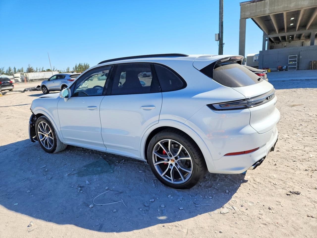 2025 Porsche Cayenne S - Фото 2