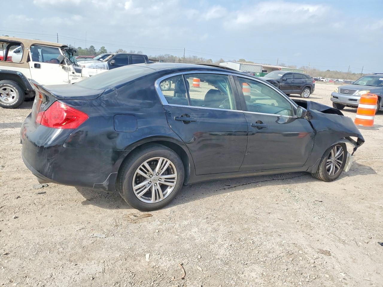 2013 Infiniti G37 Sedan - Фото 3