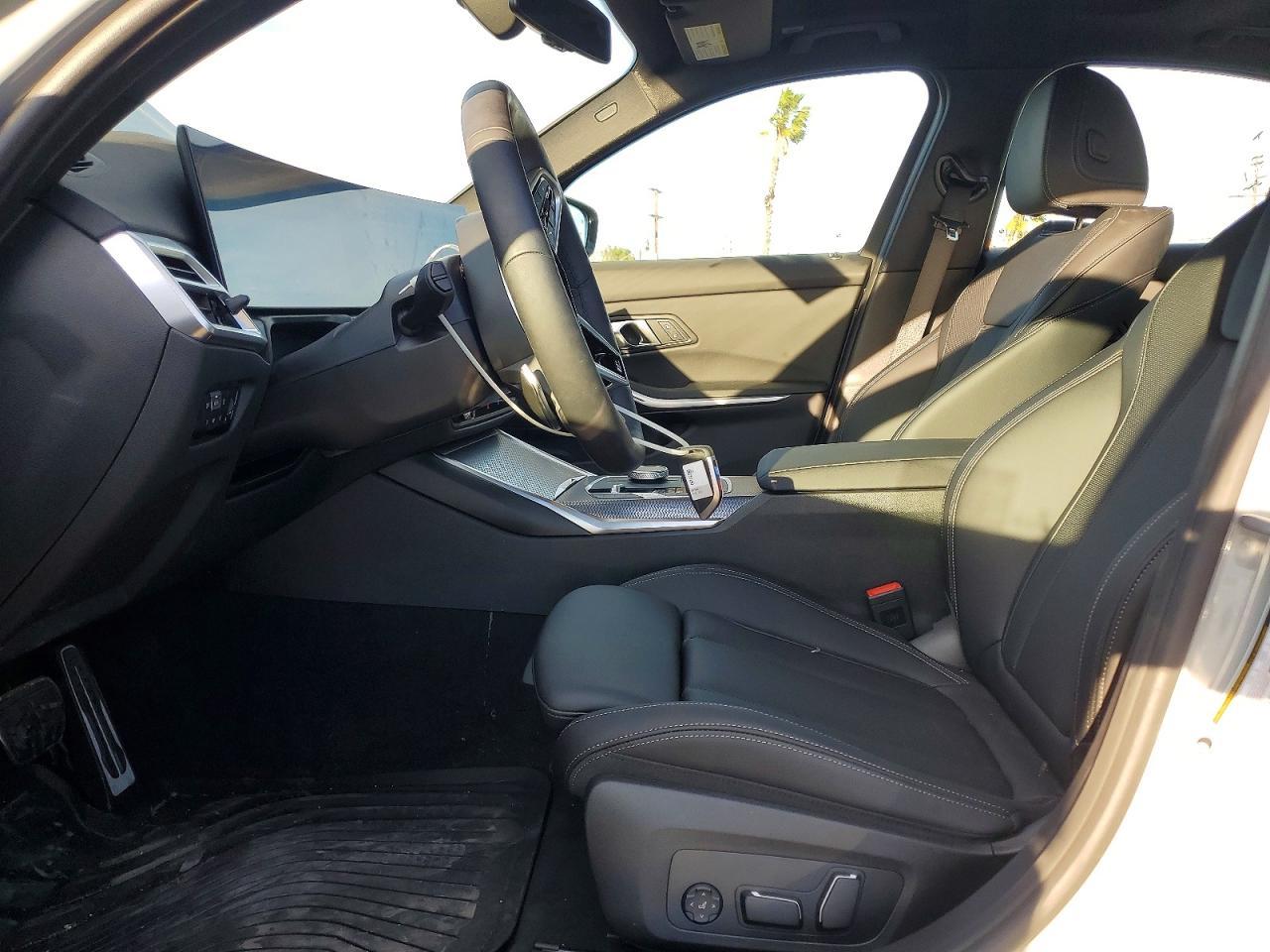 2025 BMW 330I - Фото 7
