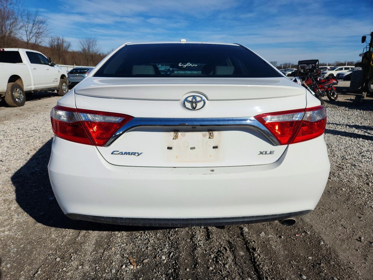 2015 Toyota Camry Le - Image 6