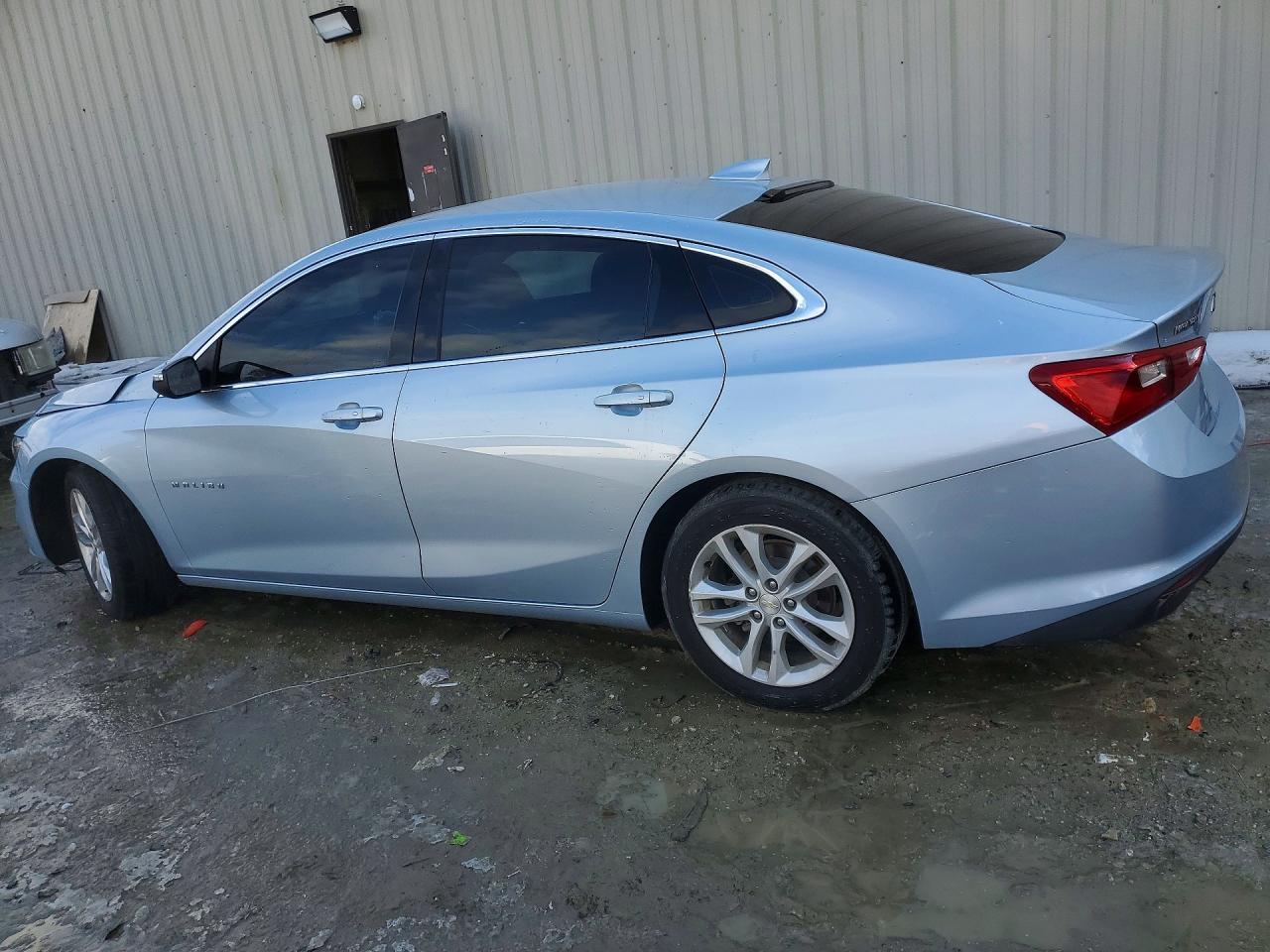 2017 Chevrolet Malibu Lt - Image 2