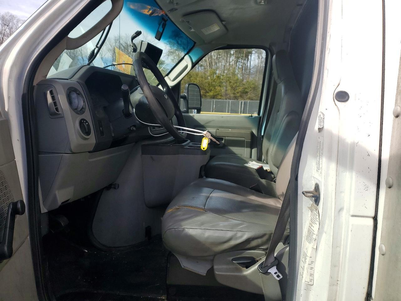 2014 Ford E350 Box Truck - Фото 7