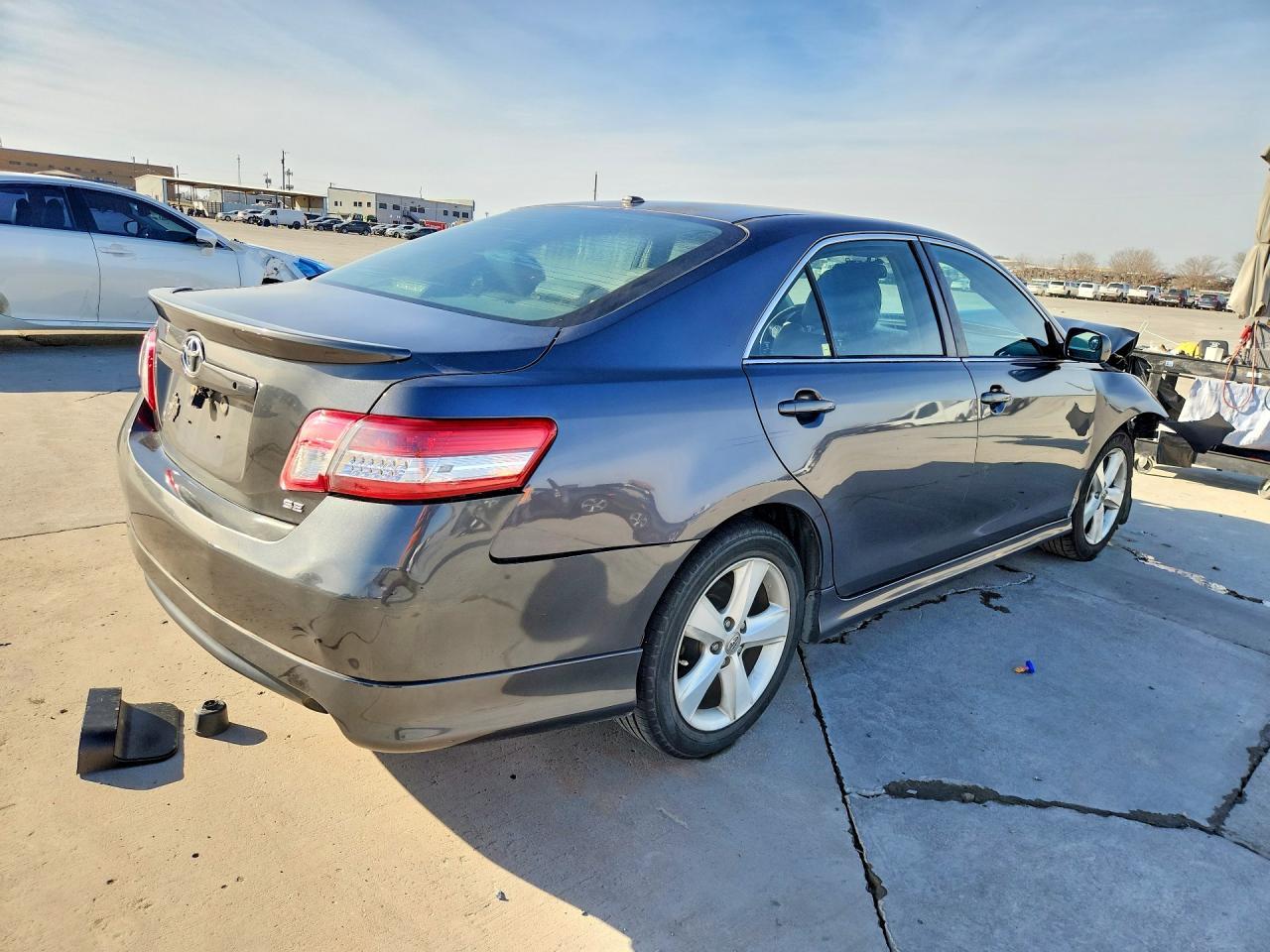 2011 Toyota Camry Se - Фото 3