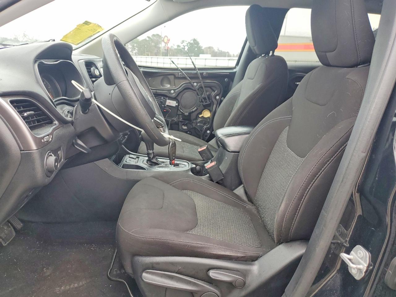2019 Jeep Cherokee Latitude - Image 7