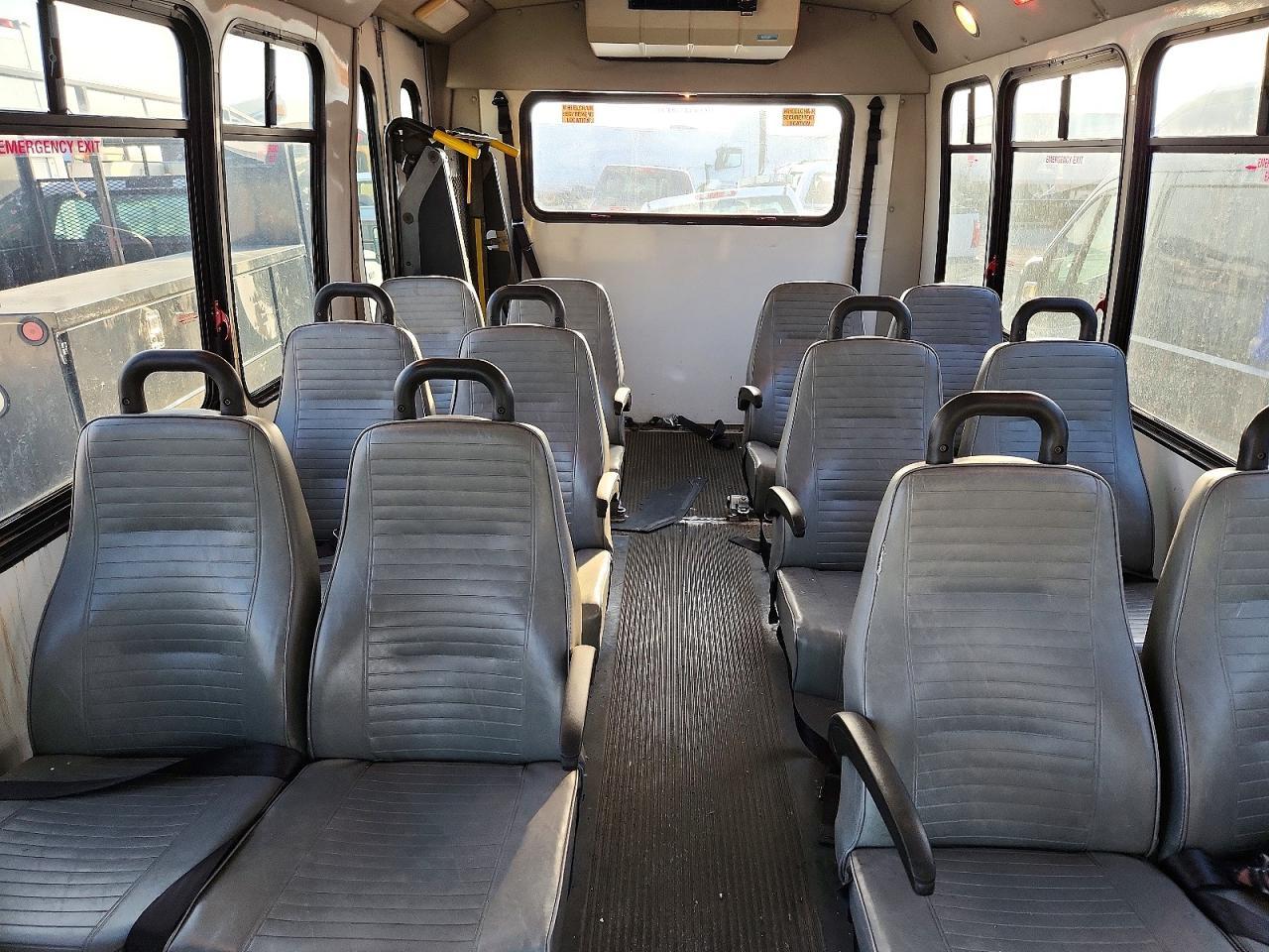 2009 Ford Econoline E350 Super Duty Cutaway Van - Image 6