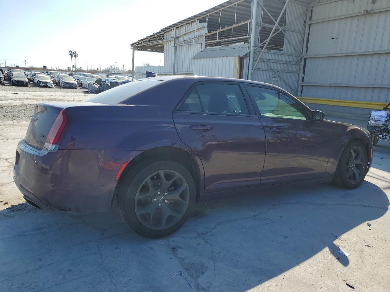 2020 Chrysler 300 Touring - Image 3