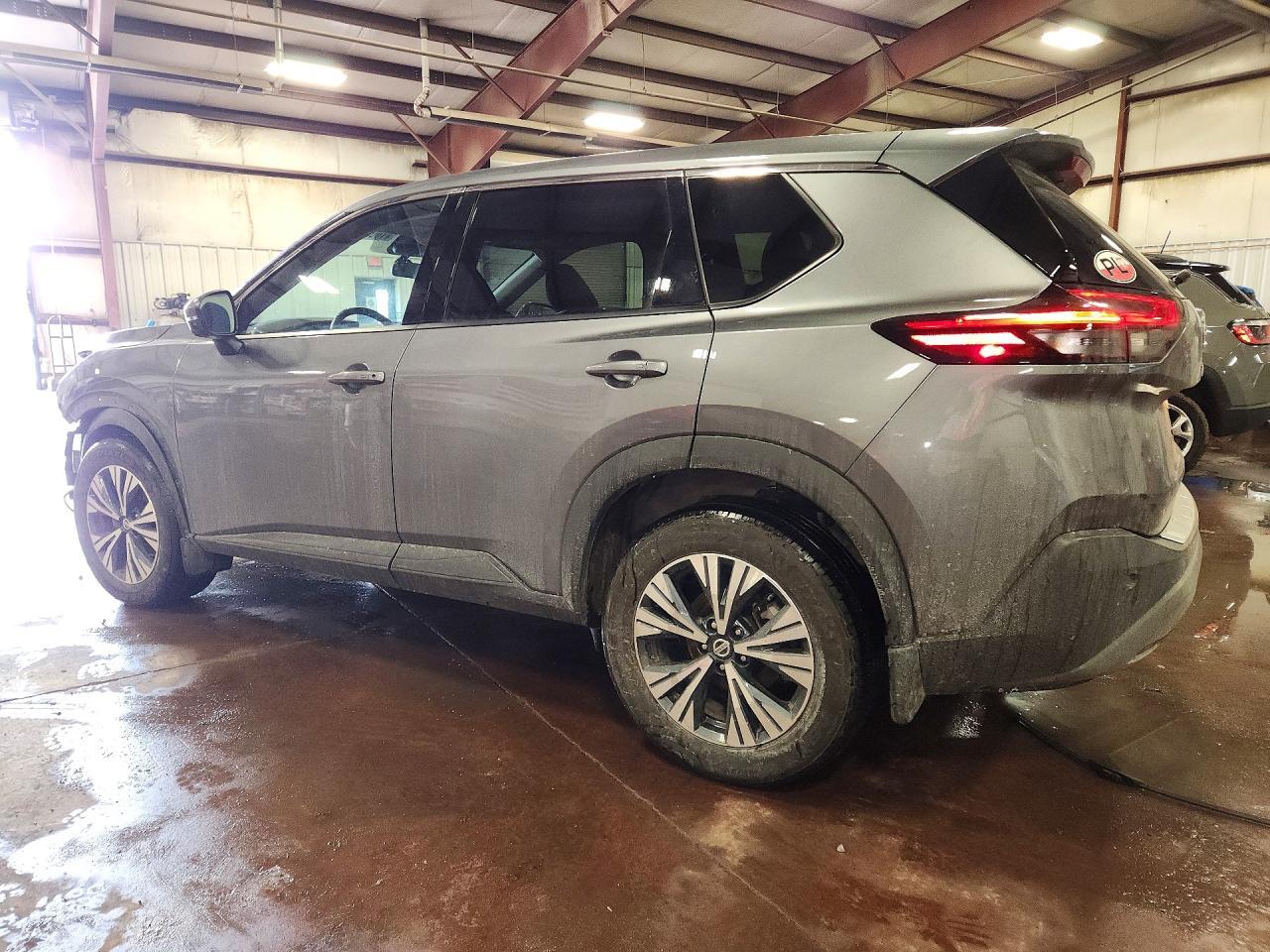 2021 Nissan Rogue Sv - Image 2