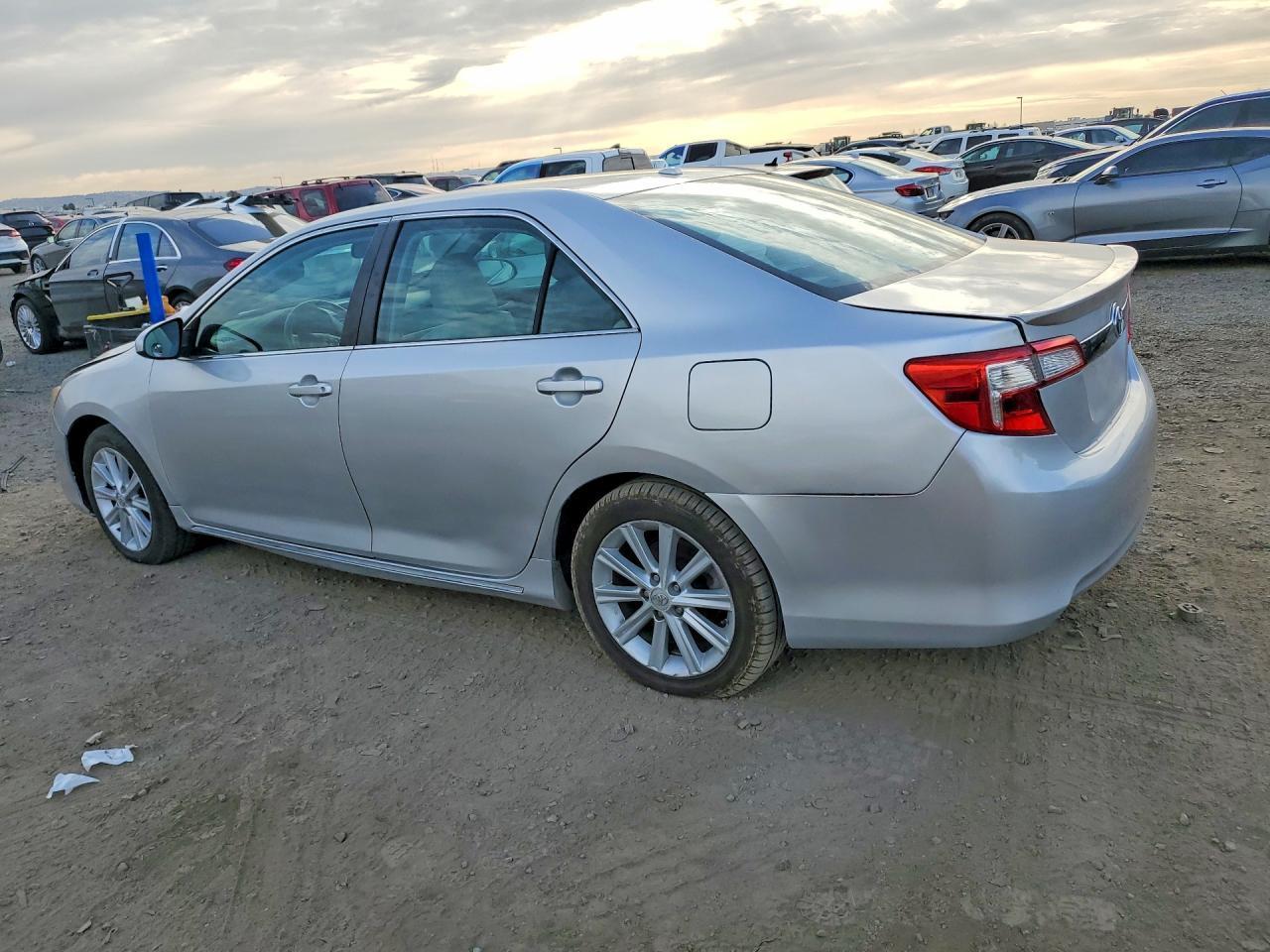 2013 Toyota Camry Hybrid - Фото 2