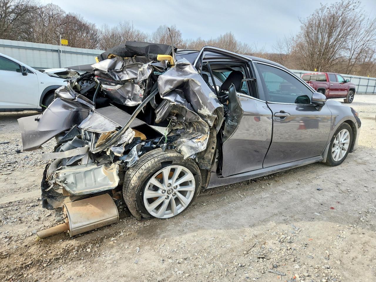 2021 Toyota Camry Le - Фото 3