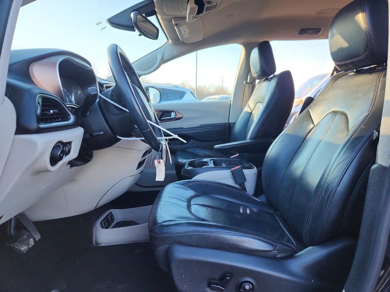 2017 Chrysler Pacifica Touring L - Фото 7