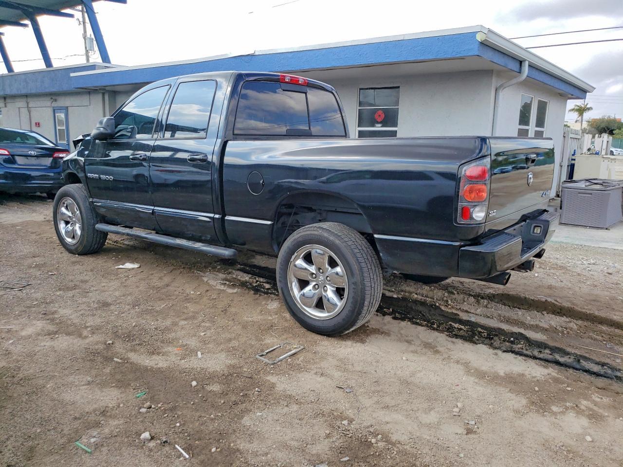 2005 Dodge Ram 1500 St - Фото 2