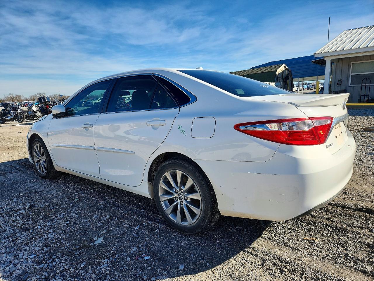 2015 Toyota Camry Le - Image 2