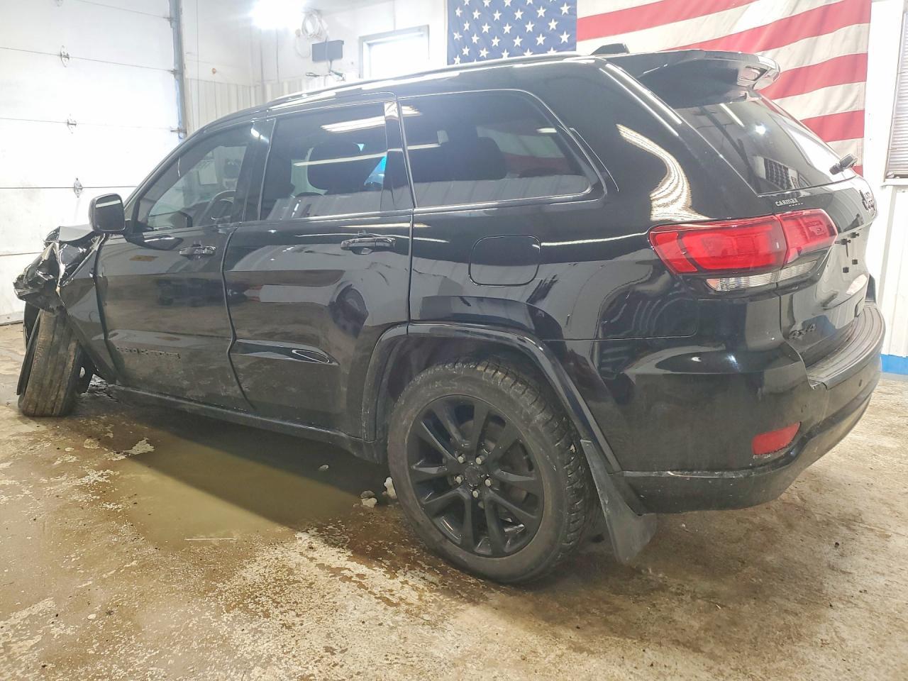 2019 Jeep Grand Cherokee Laredo - Фото 2