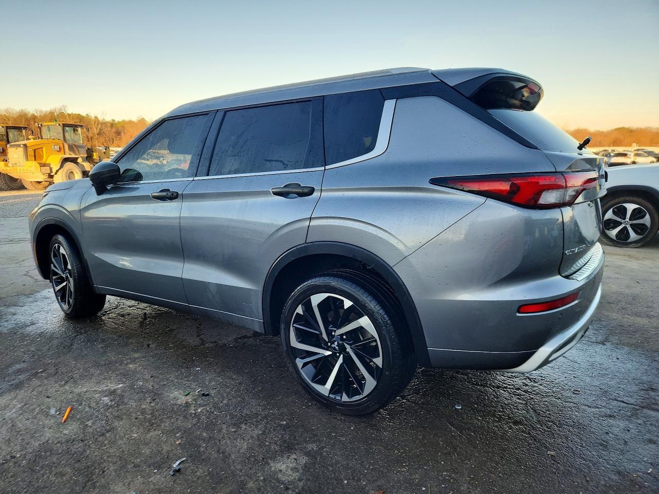 2022 Mitsubishi Outlander Sel - Фото 2