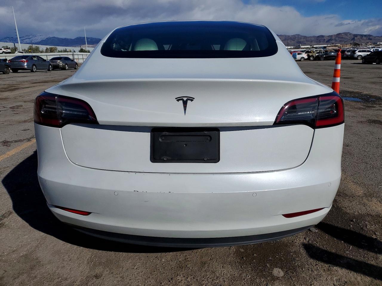 2022 Tesla Model 3 - Фото 6