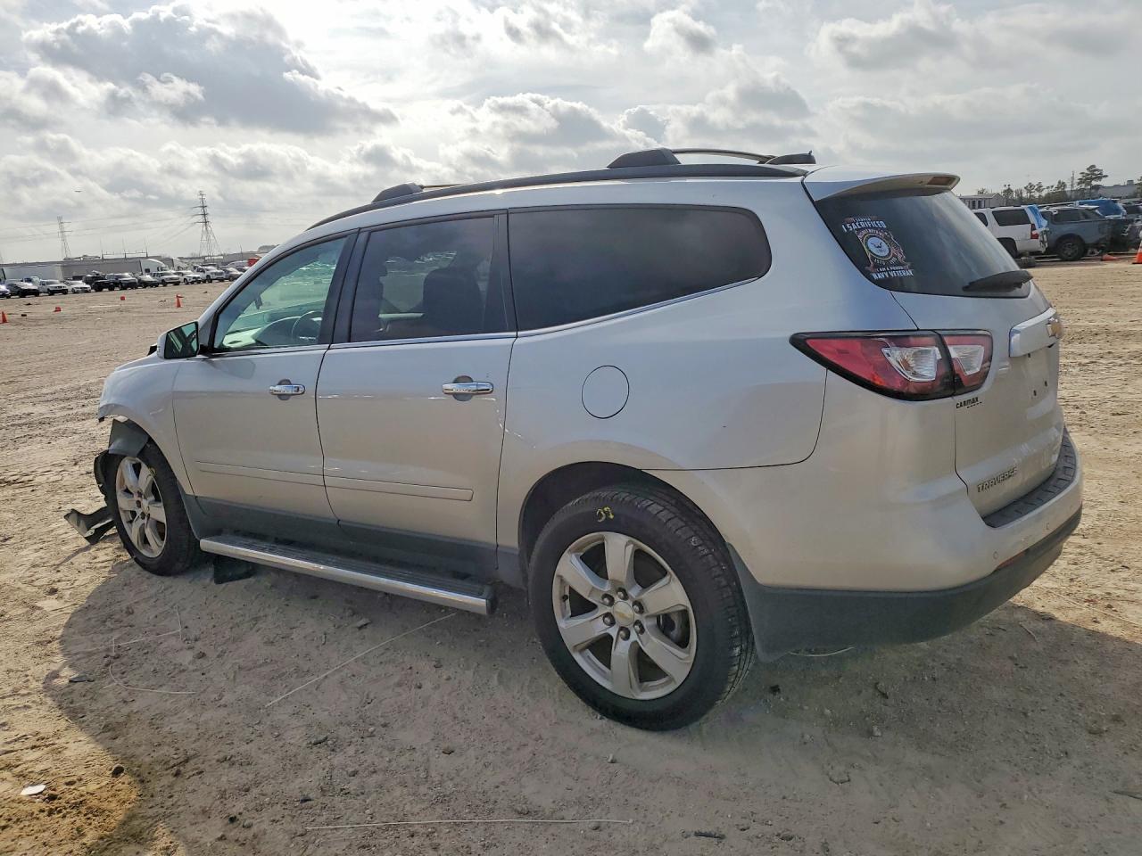 2017 Chevrolet Traverse Lt - Image 2