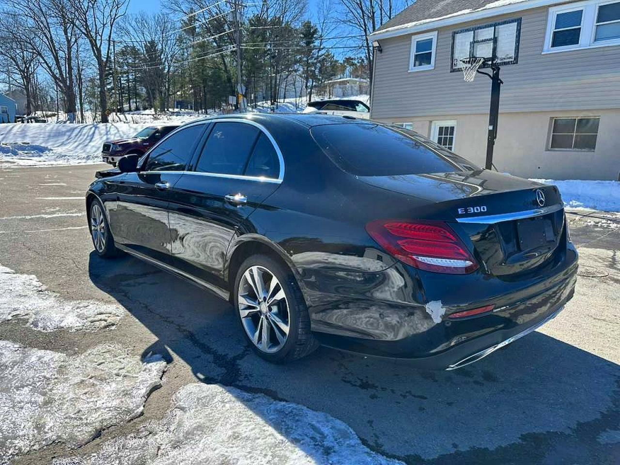 2017 Mercedes-Benz E 300 4Matic - Фото 2