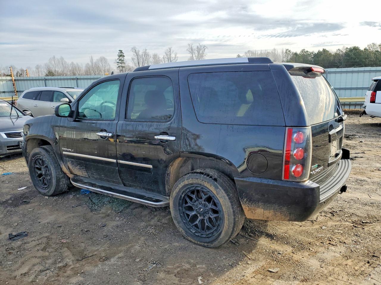 2012 GMC Yukon Denali - Фото 2
