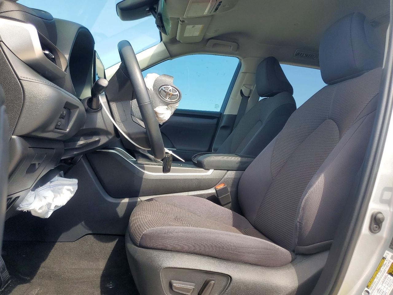 2023 Toyota Highlander L - Image 7