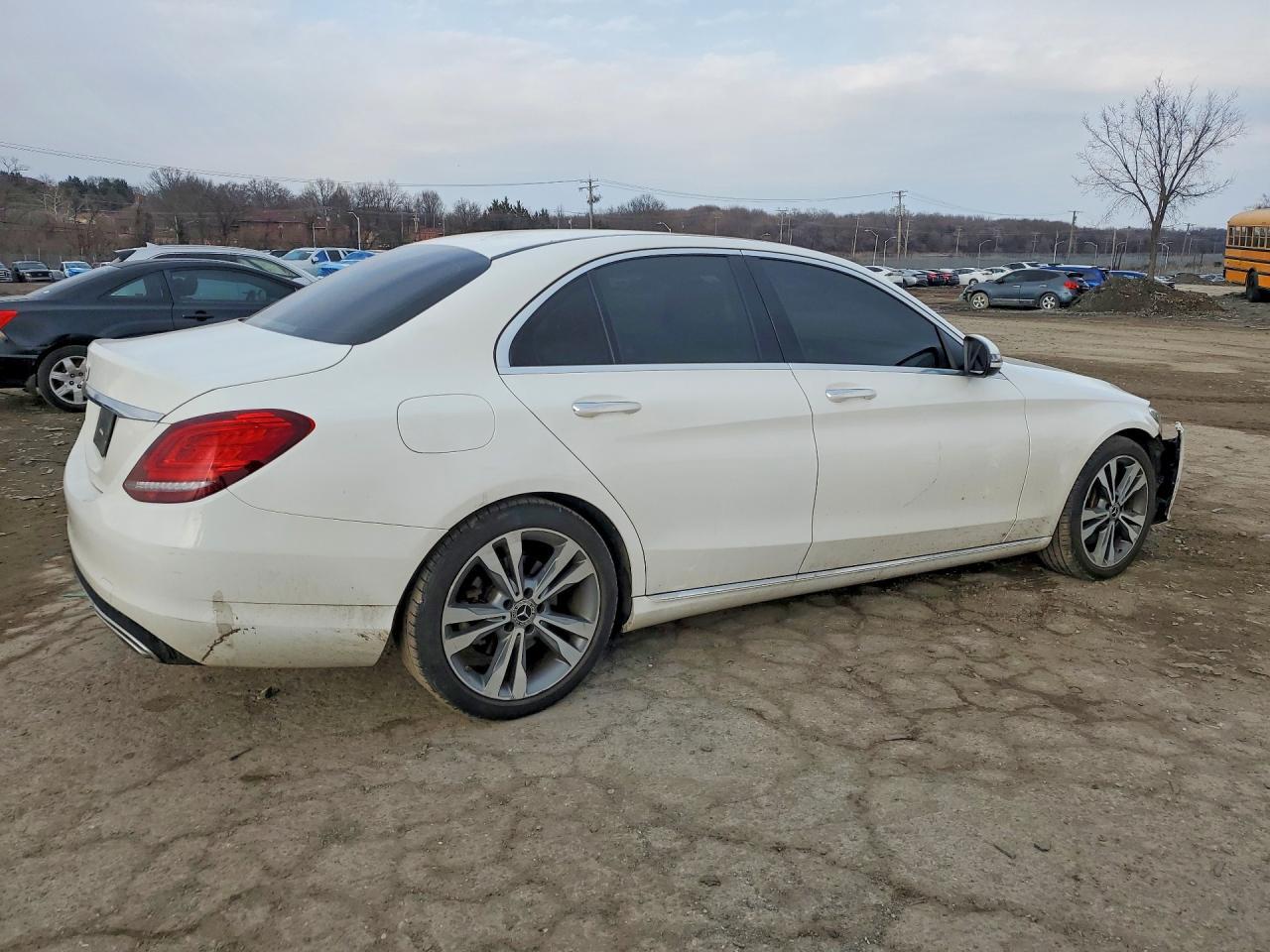 2020 Mercedes-Benz C 300 - Фото 3