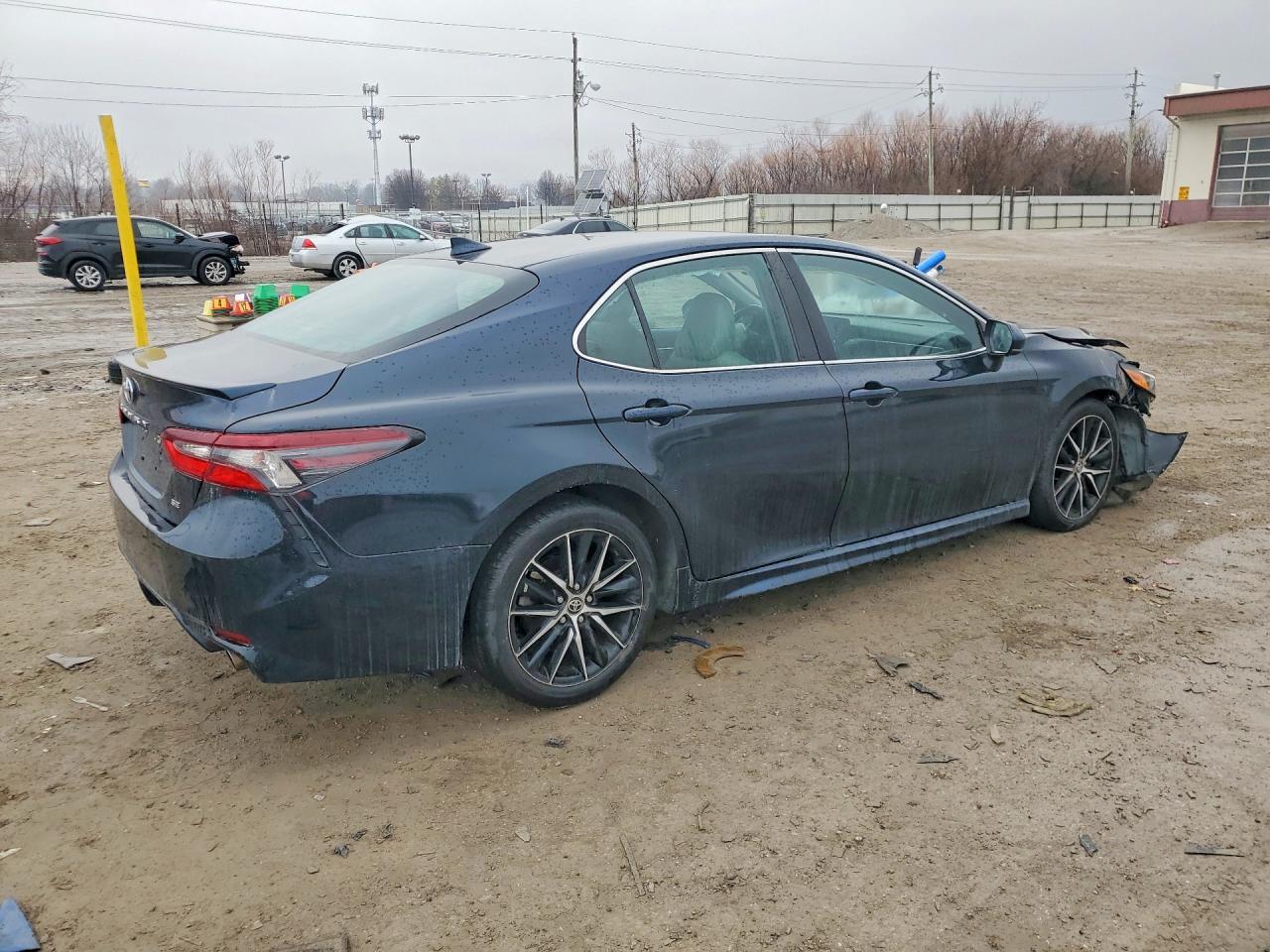 2021 Toyota Camry Se - Image 3