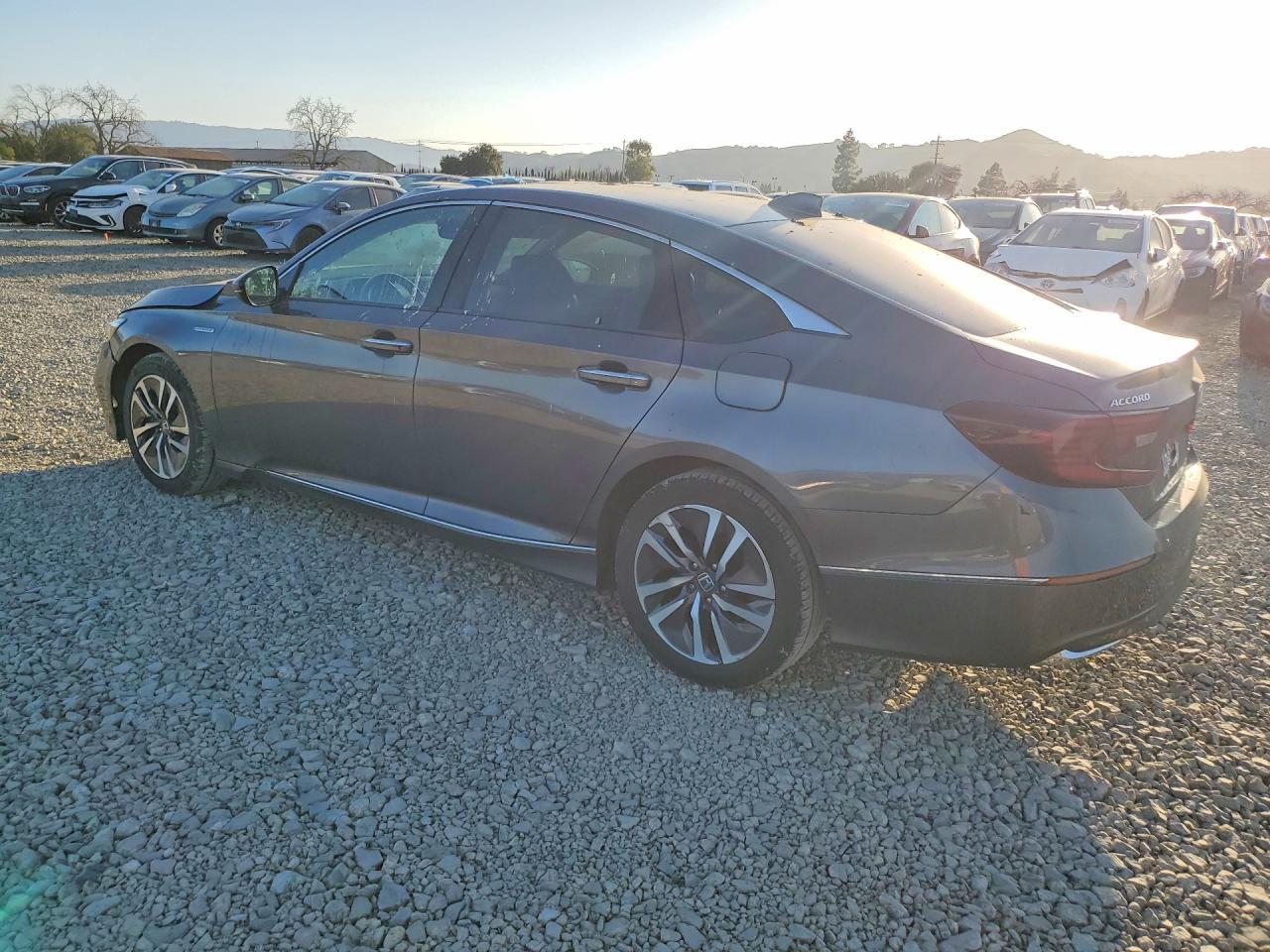2019 Honda Accord Touring Hybrid - Image 2