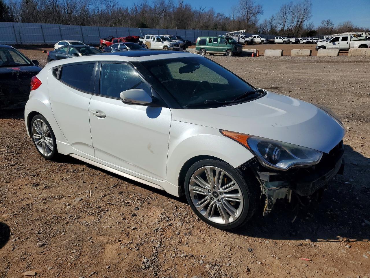 2016 Hyundai Veloster Turbo - Image 4