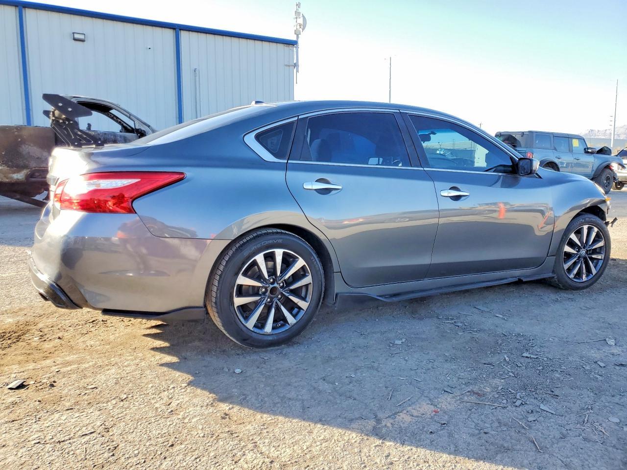 2017 Nissan Altima 2.5 - Image 3