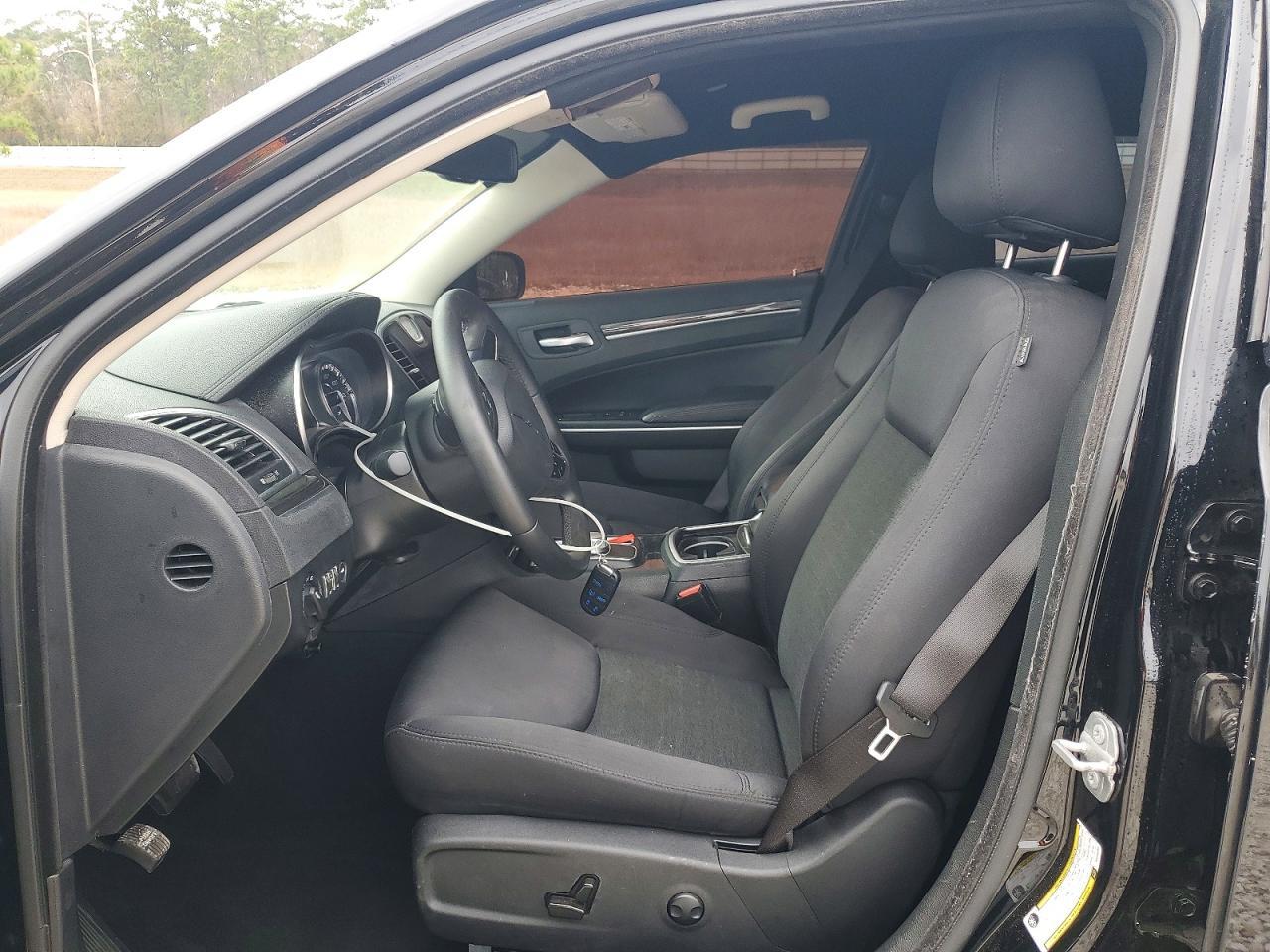 2022 Chrysler 300 Touring - Фото 7