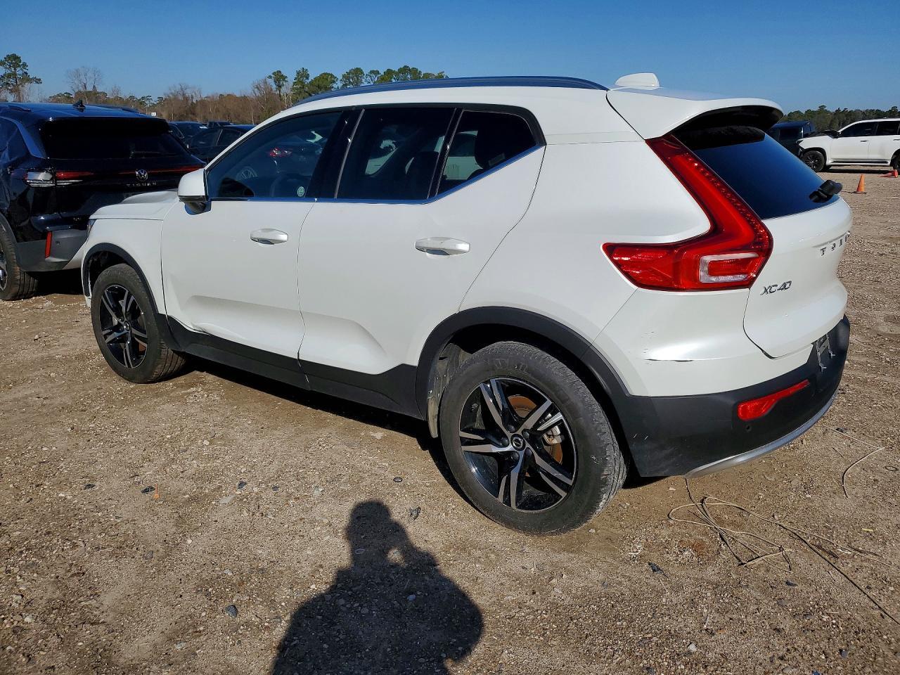 2025 Volvo Xc40 Core - Фото 2