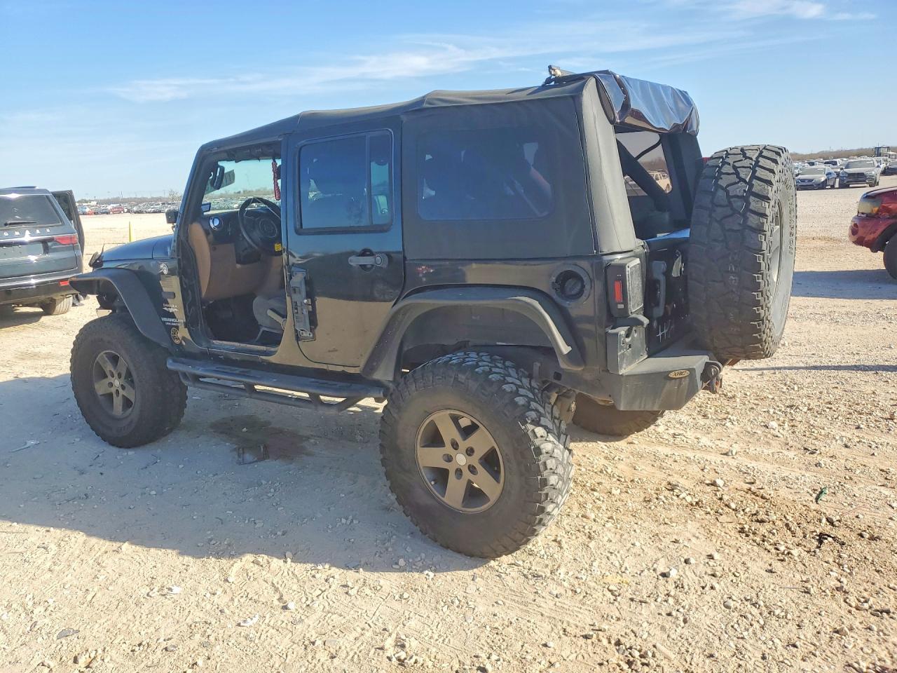 2012 Jeep Wrangler Unlimited Sahara - Фото 2