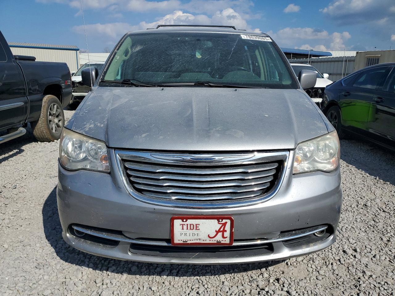 2014 Chrysler Town & Country Touring - Image 5
