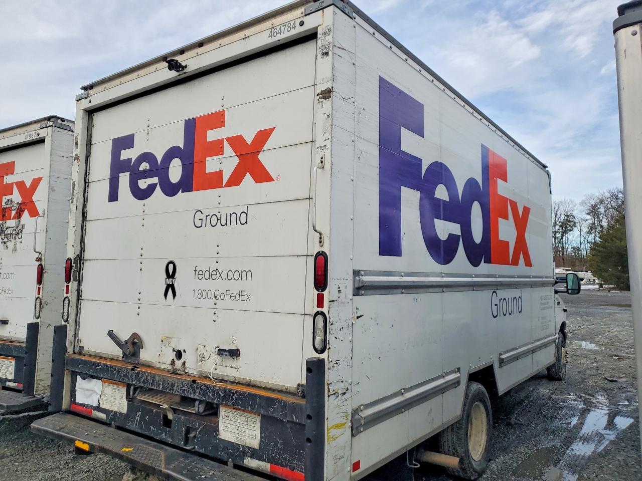 2015 Ford E350 Box Truck - Фото 3