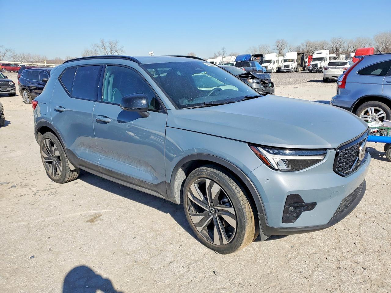2023 Volvo Xc40 Plus - Image 4