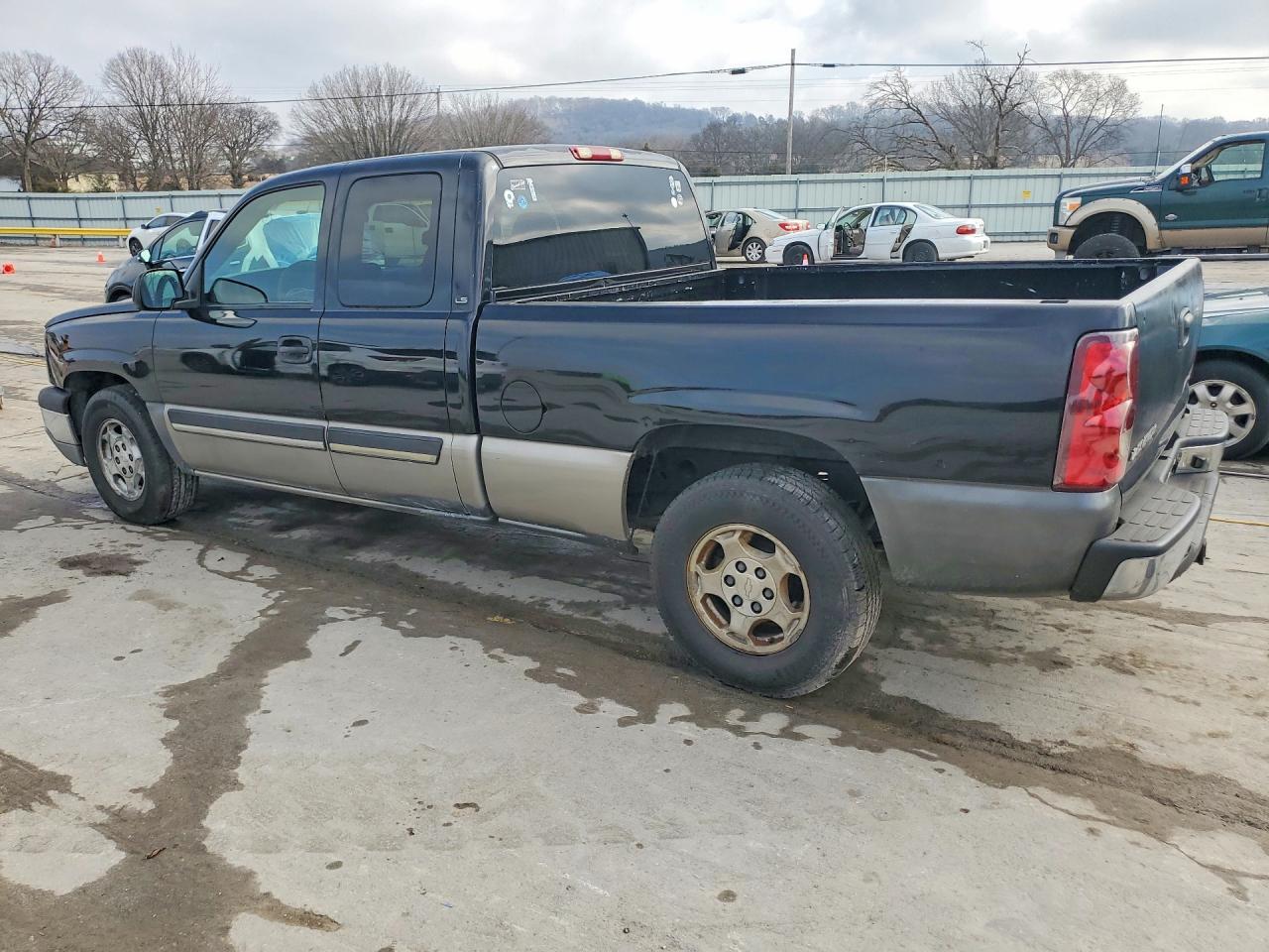 2003 Chevrolet Silverado C1500 - Image 2