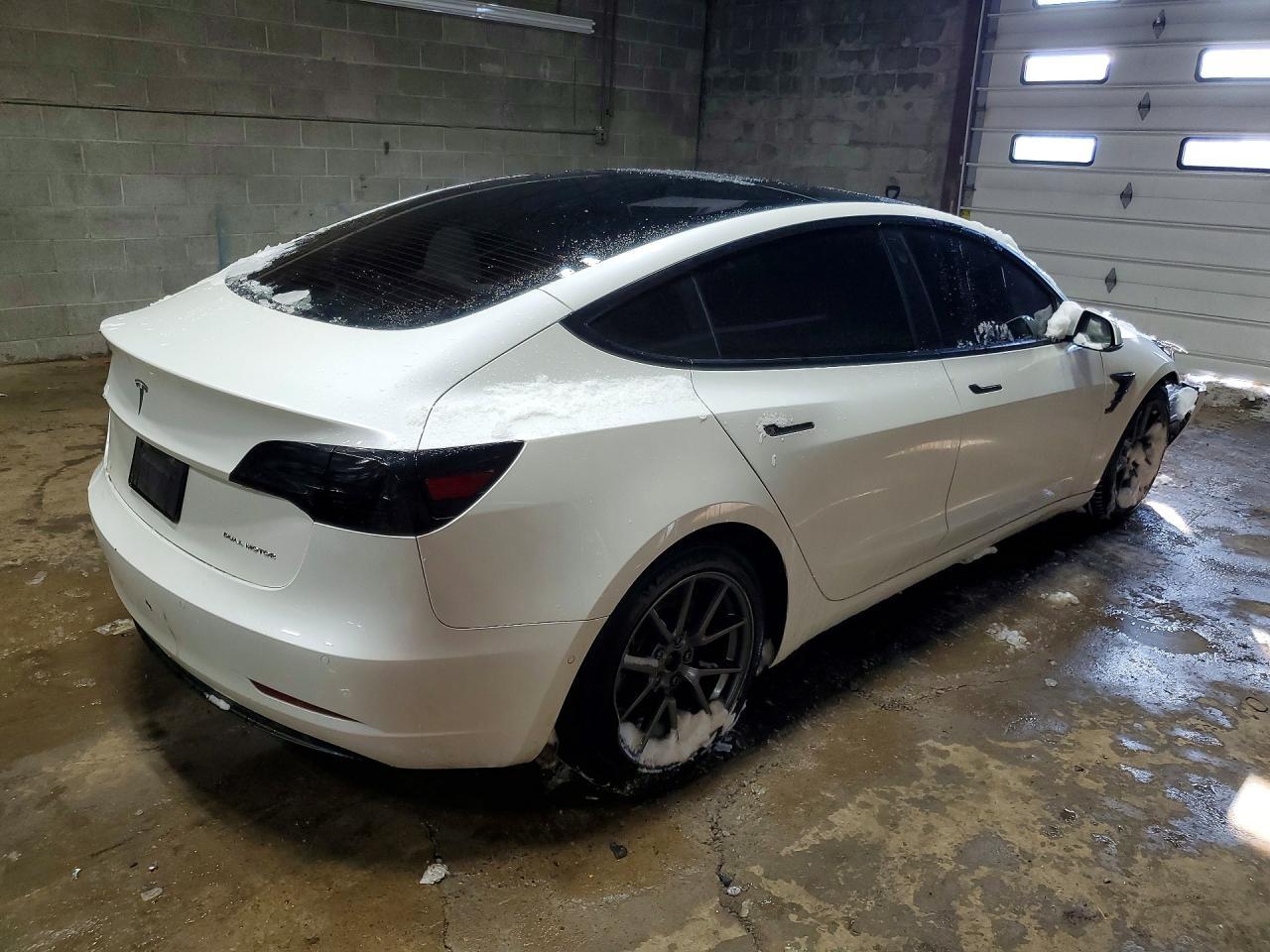 2021 Tesla Model 3 - Фото 3