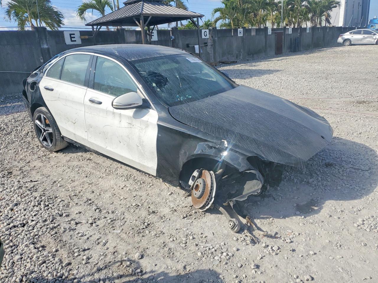 2015 Mercedes-Benz C 300 - Фото 4