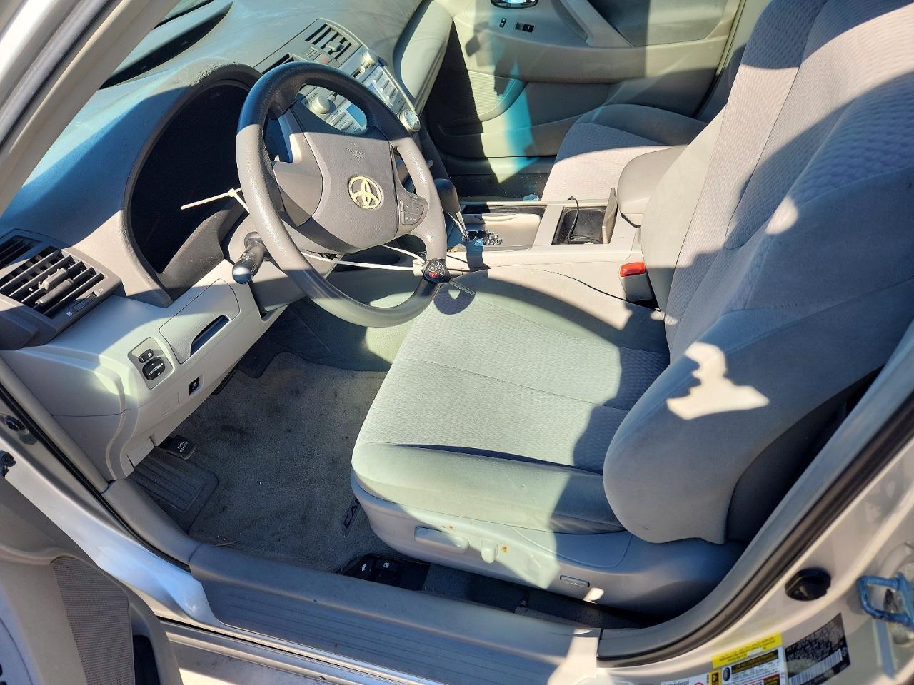 2010 Toyota Camry Le - Фото 7