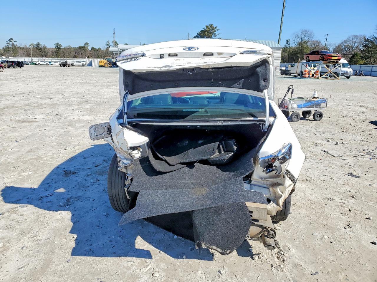 2014 Toyota Camry L - Image 6