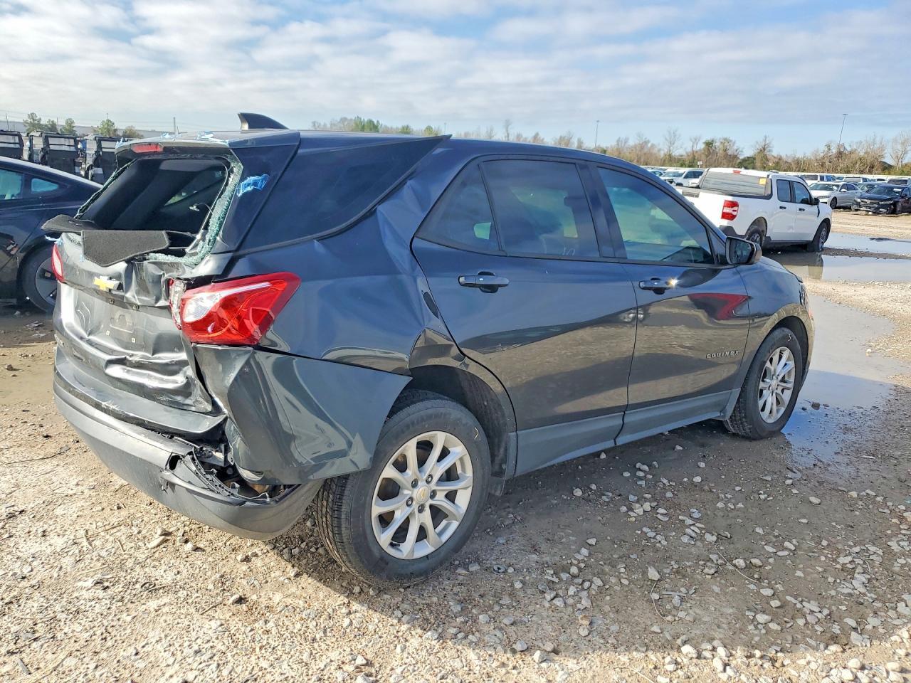 2019 Chevrolet Equinox Ls - Image 3