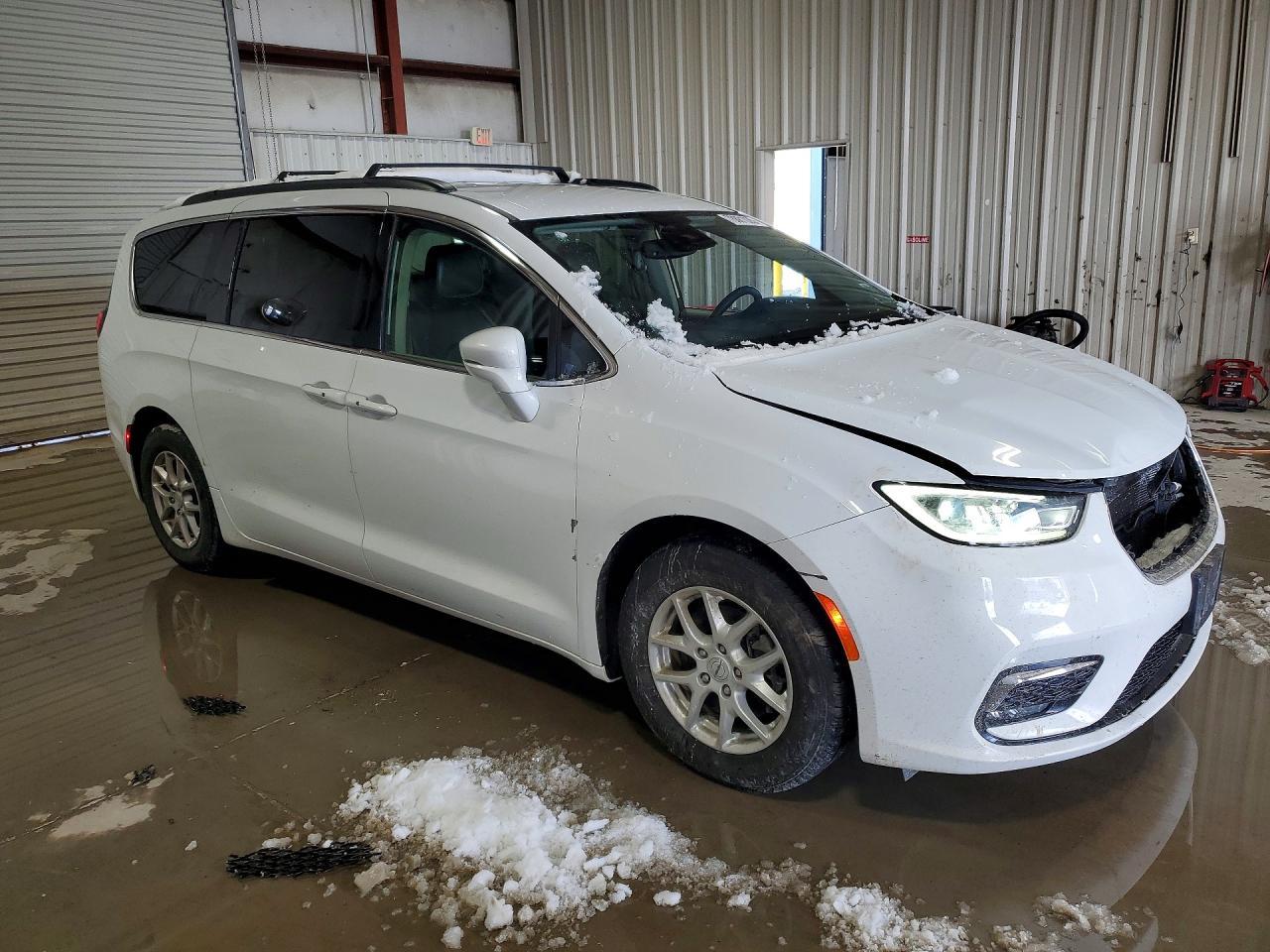 2022 Chrysler Pacifica Touring L - Image 4