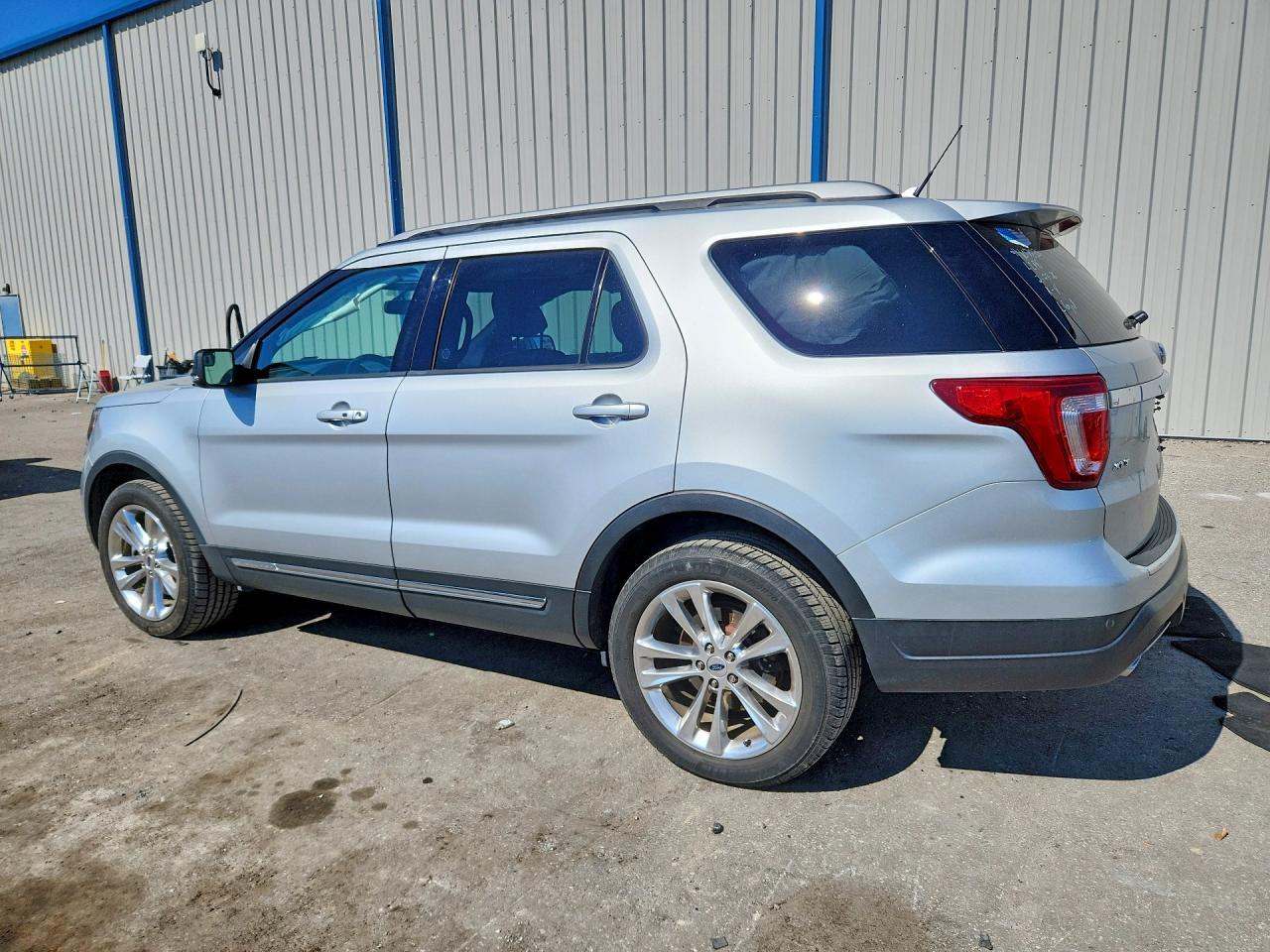 2018 Ford Explorer Xlt - Image 2
