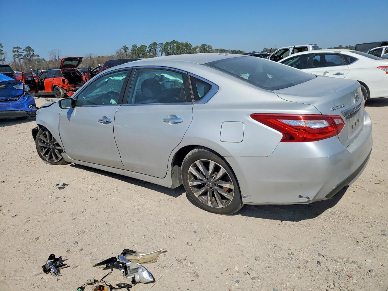2016 Nissan Altima 2.5 - Фото 2