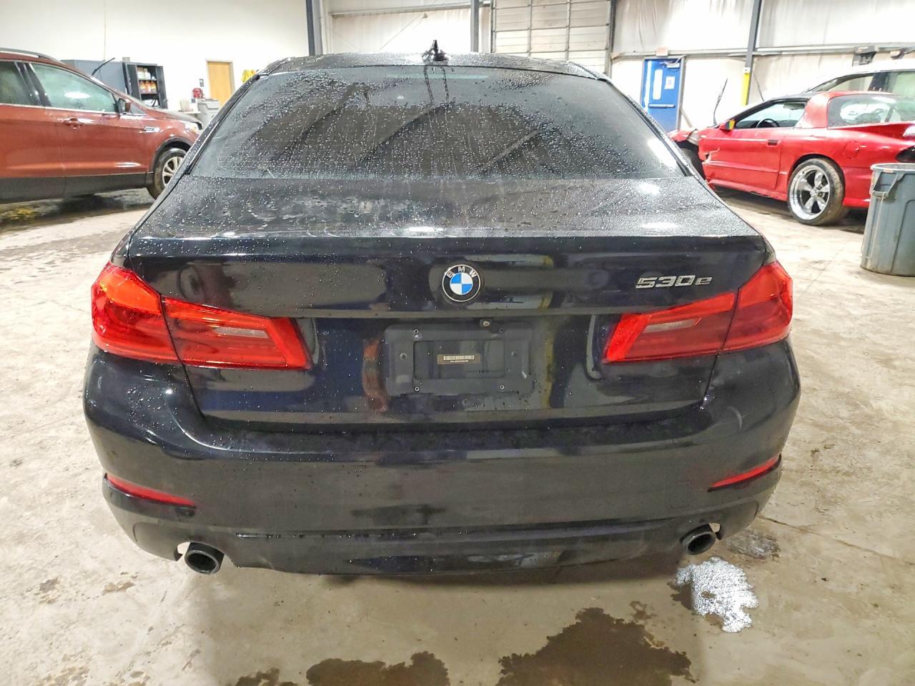 2018 BMW 530E - Фото 6