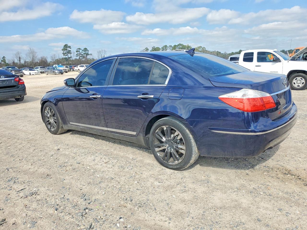 2011 Hyundai Genesis 4.6L - Фото 2